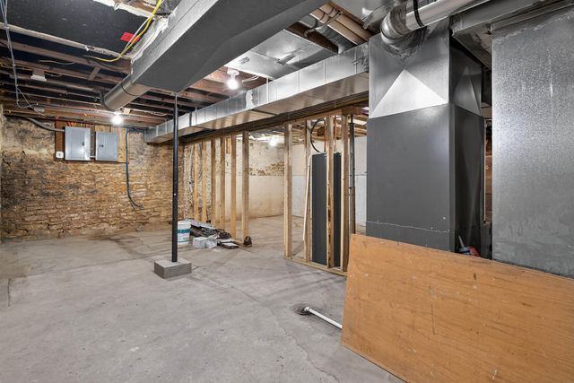 427 Iowa St Street, Waterloo, IA 50703