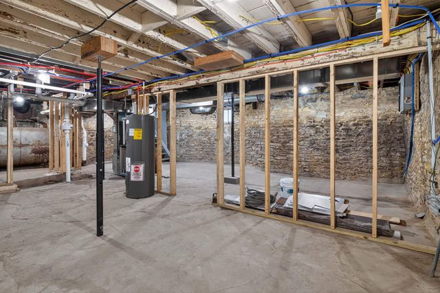 427 Iowa St Street, Waterloo, IA 50703