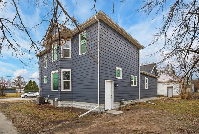 427 Iowa St Street, Waterloo, IA 50703