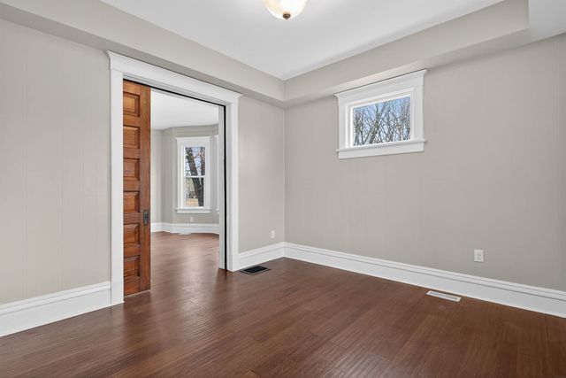 427 Iowa St Street, Waterloo, IA 50703