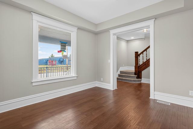 427 Iowa St Street, Waterloo, IA 50703