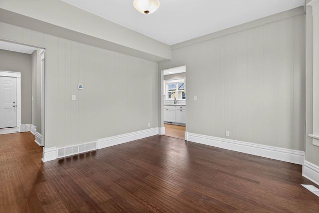 427 Iowa St Street, Waterloo, IA 50703