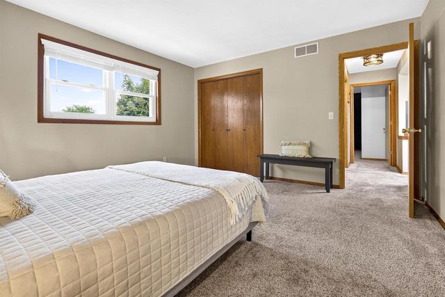 1378 INVERNESS LANE, Neenah, WI 54956