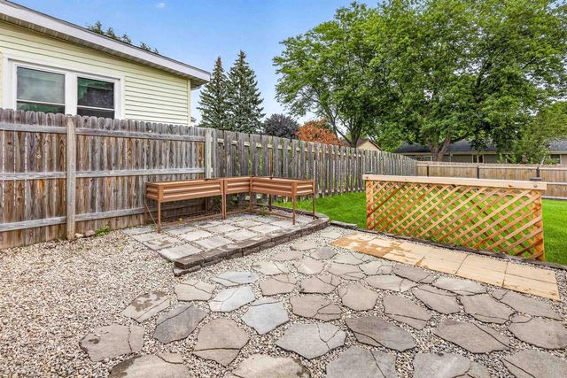1378 INVERNESS LANE, Neenah, WI 54956