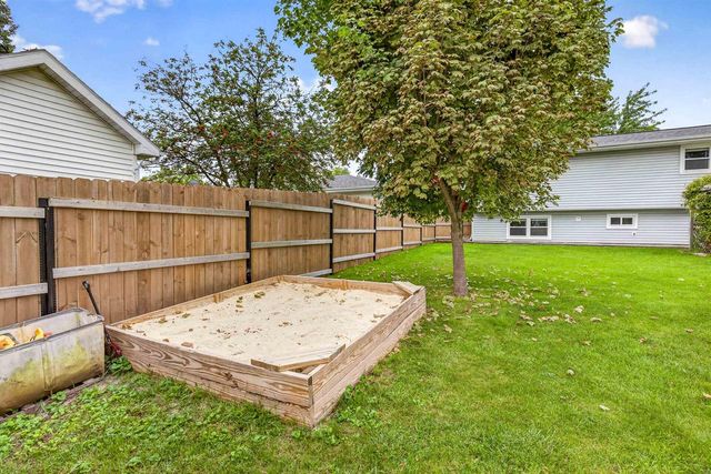 1378 INVERNESS LANE, Neenah, WI 54956