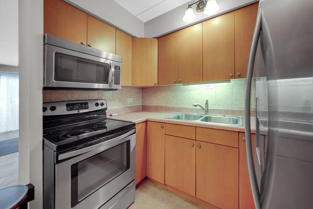 320 Circle Avenue 308, Forest Park, IL 60130