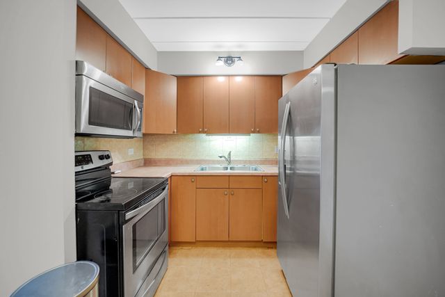320 Circle Avenue 308, Forest Park, IL 60130