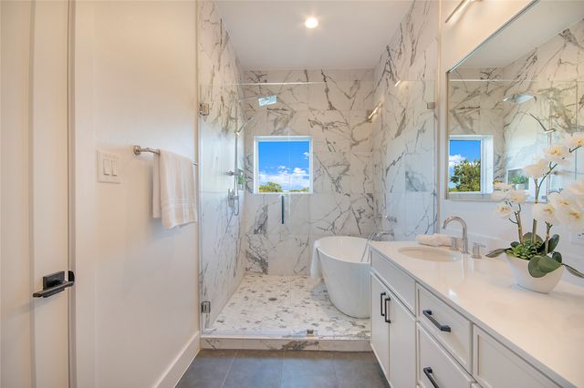 2203 Hondo Avenue 103, Dallas, TX 75219