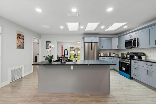 3600 38TH AVENUE E, Bradenton, FL 34208