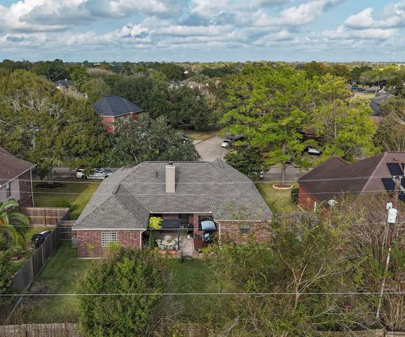 2609 Quail Run Drive, Alvin, TX 77511