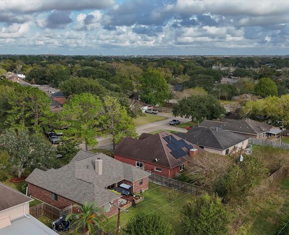 2609 Quail Run Drive, Alvin, TX 77511