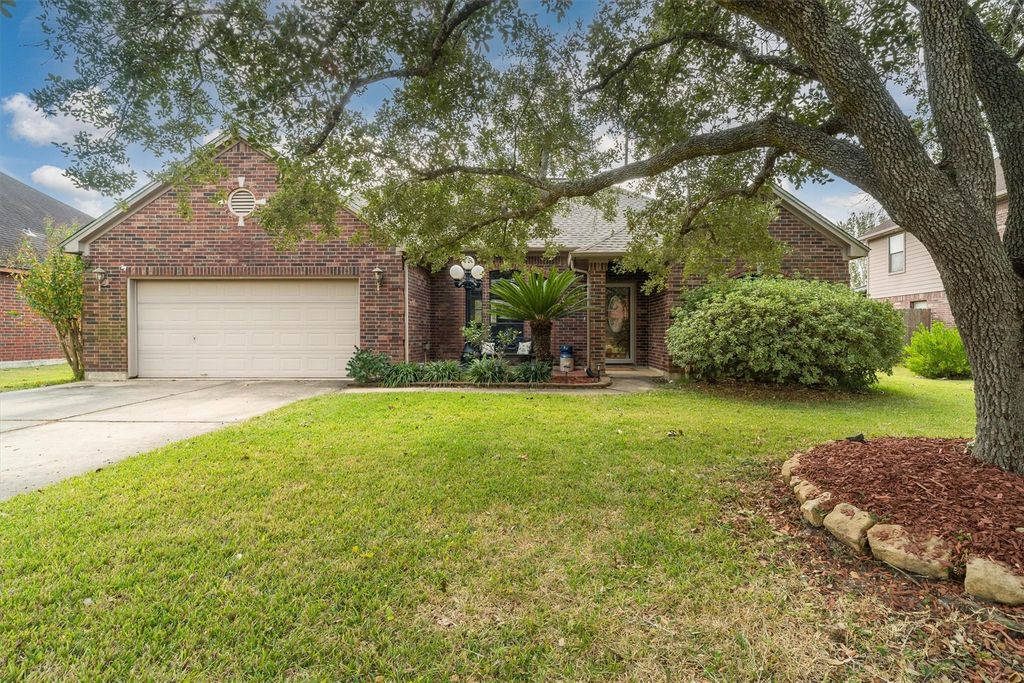 2609 Quail Run Drive, Alvin, TX 77511