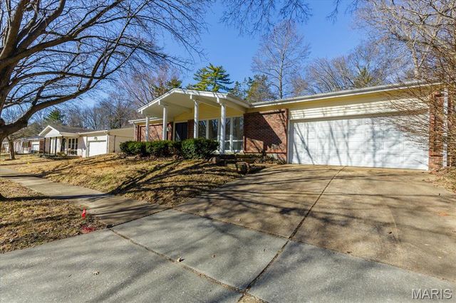 5489 Limerick Drive, St Louis, MO 63128