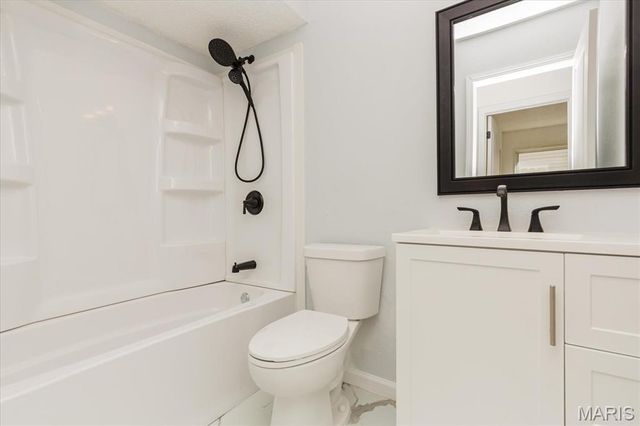 5489 Limerick Drive, St Louis, MO 63128