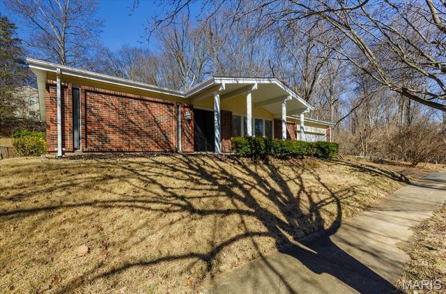 5489 Limerick Drive, St Louis, MO 63128