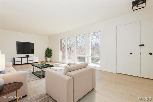 5489 Limerick Drive, St Louis, MO 63128