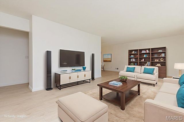 5489 Limerick Drive, St Louis, MO 63128