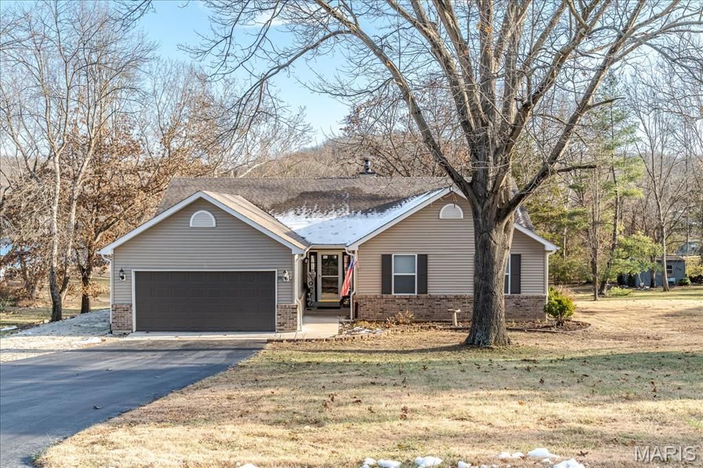 1821 Deer Run Trail, Pacific, MO 63069