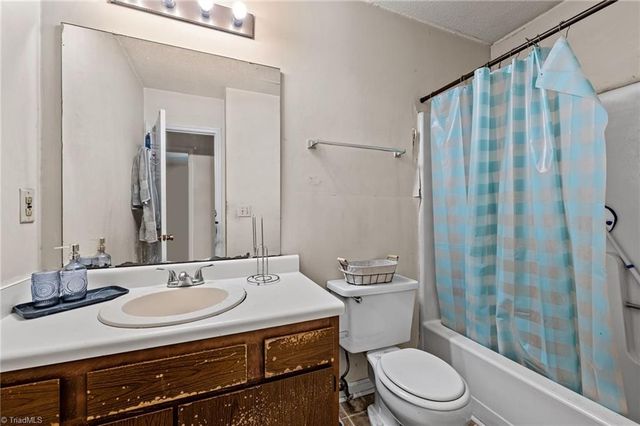 5613 Hornaday Road N, Greensboro, NC 27409