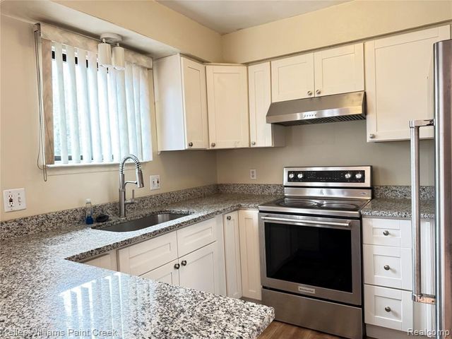 2038 Roman Court, Warren, MI 48092