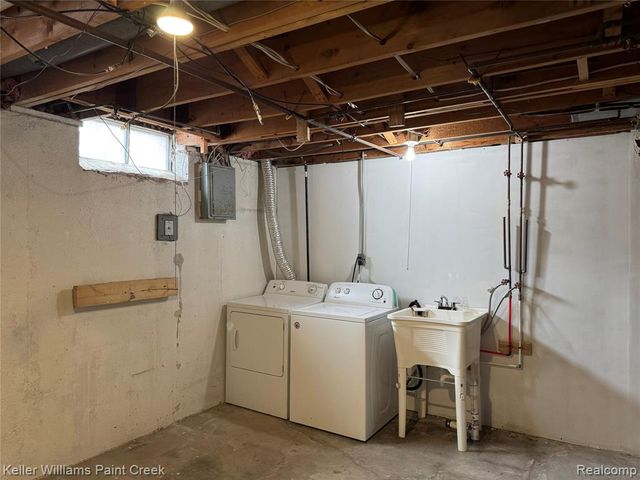 2038 Roman Court, Warren, MI 48092