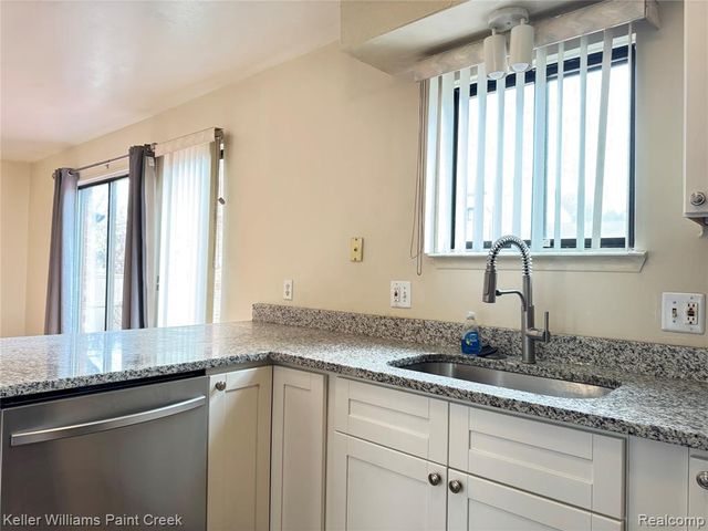 2038 Roman Court, Warren, MI 48092