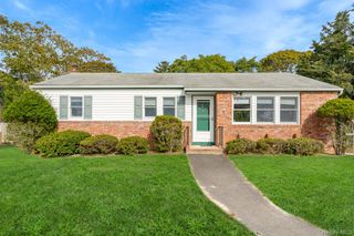 10 Argonne Road W, Hampton Bays, NY 11946