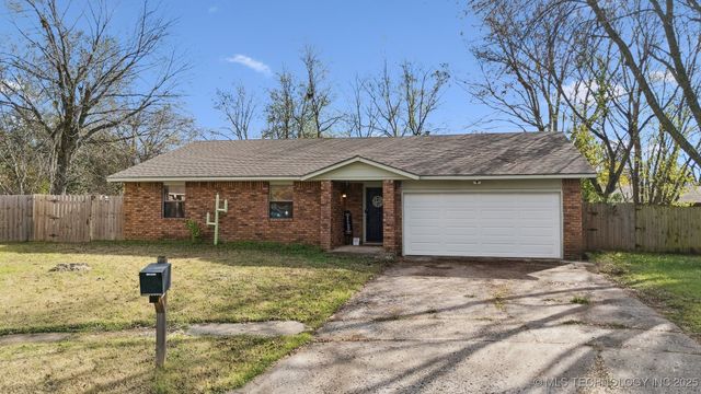 2613 S Sycamore Avenue, Broken Arrow, OK 74012