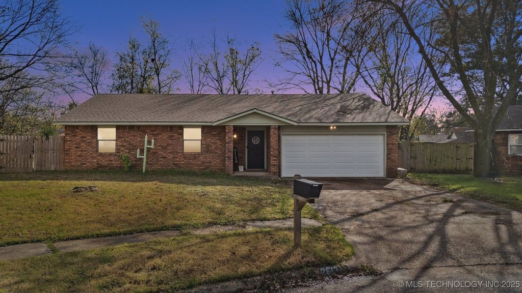 2613 S Sycamore Avenue, Broken Arrow, OK 74012