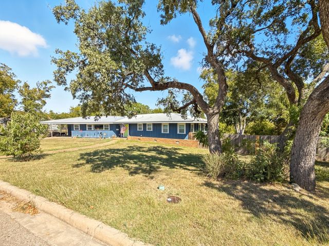 625 E Whitney Street, Hamilton, TX 76531