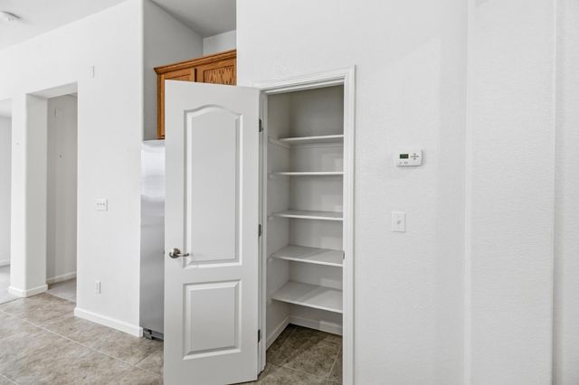 9452 N Kiefer Blvd, Sacramento, CA 95826