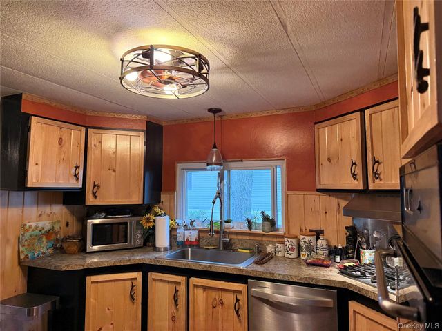 3 Pine Court, Bloomingburg, NY 12721