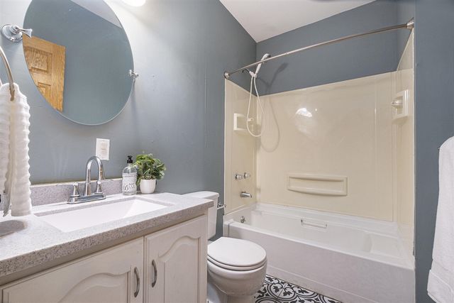 720 Giddings Avenue, Grand Rapids, MI 49506