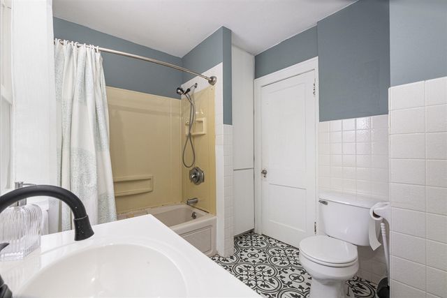 720 Giddings Avenue, Grand Rapids, MI 49506