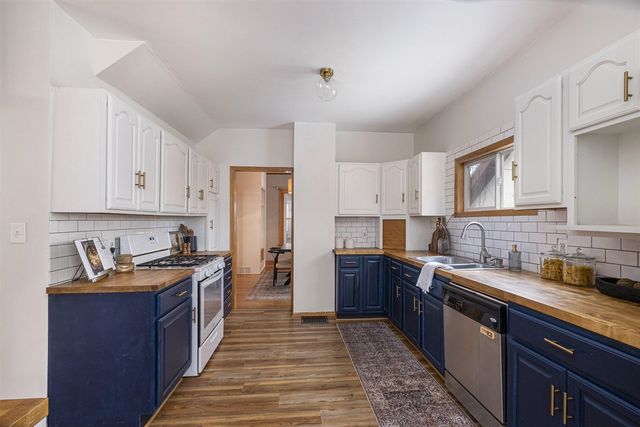 720 Giddings Avenue, Grand Rapids, MI 49506