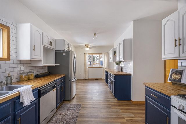 720 Giddings Avenue, Grand Rapids, MI 49506