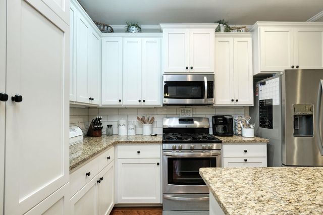 609A W 7th ST, Taylor, TX 76574