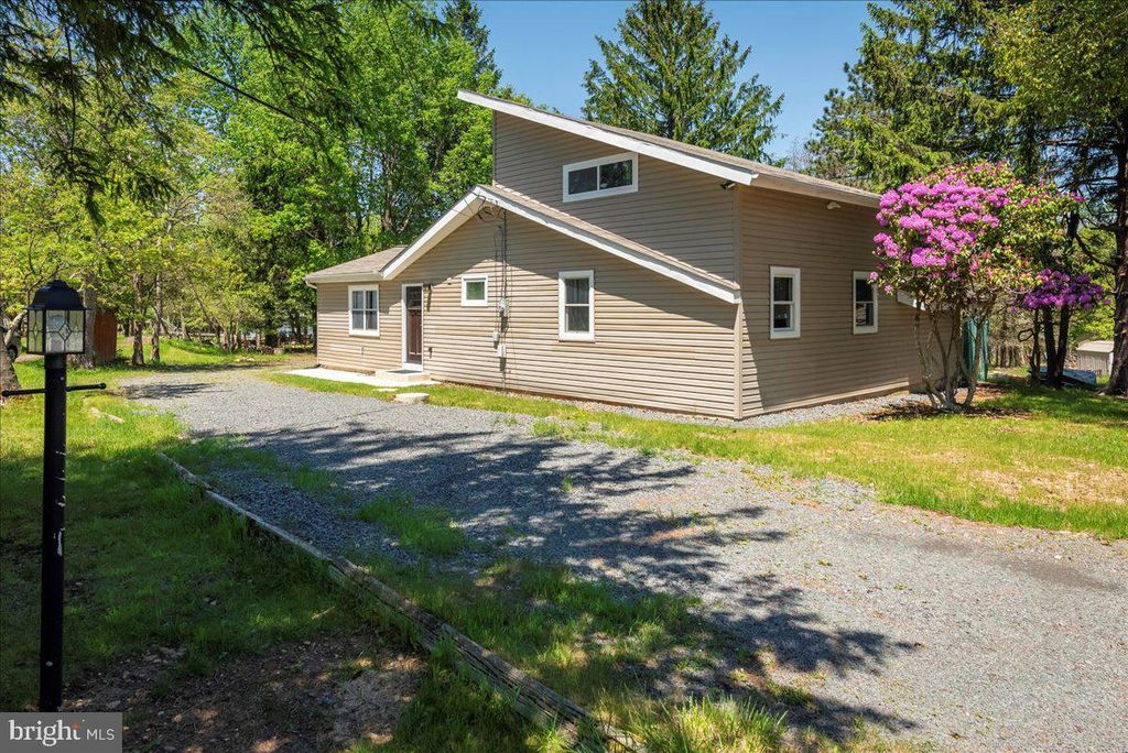 37 HIGHRIDGE RD, Albrightsville, PA 18210