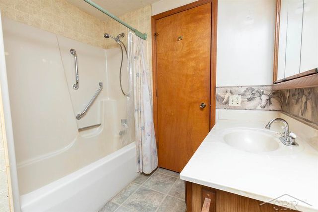 1156 S Alamando Road, Shepherd, MI 48883