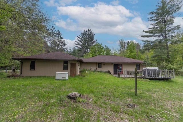1156 S Alamando Road, Shepherd, MI 48883