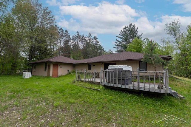1156 S Alamando Road, Shepherd, MI 48883