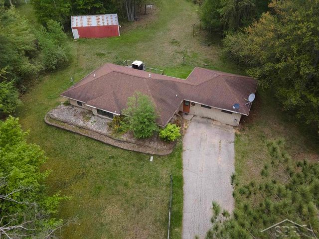 1156 S Alamando Road, Shepherd, MI 48883