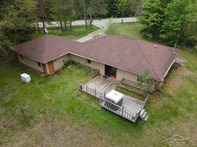 1156 S Alamando Road, Shepherd, MI 48883