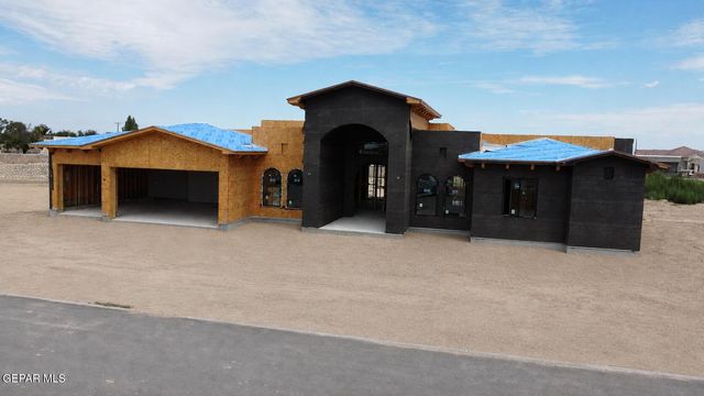 425 VISTA DEL RIO Avenue, El Paso, TX 79932