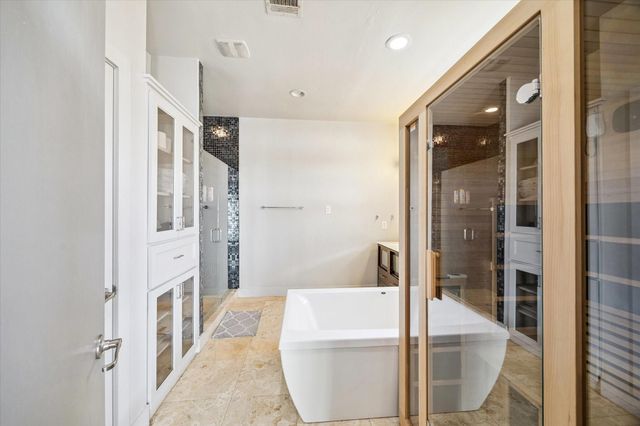 908 Hutchins Street, Houston, TX 77003