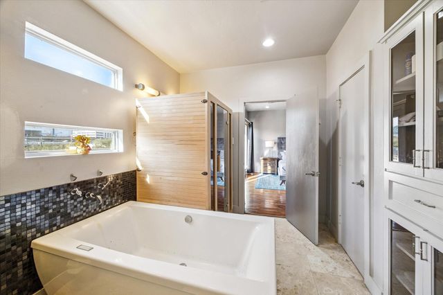 908 Hutchins Street, Houston, TX 77003