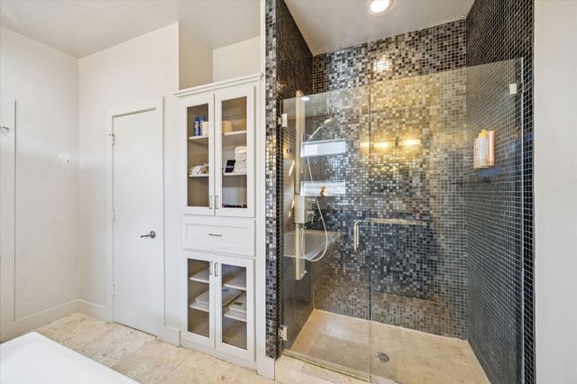 908 Hutchins Street, Houston, TX 77003