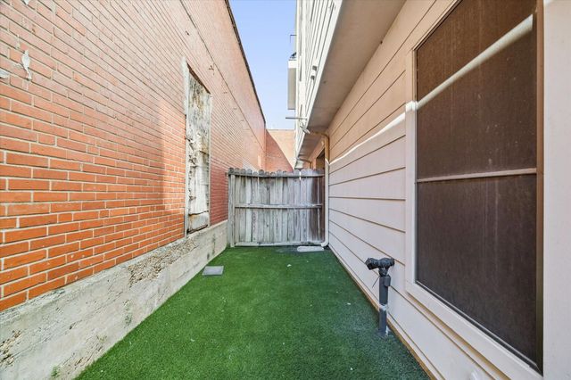 908 Hutchins Street, Houston, TX 77003