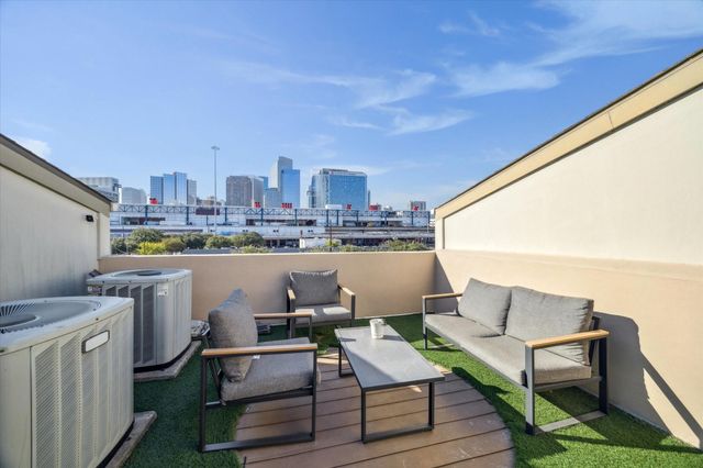 908 Hutchins Street, Houston, TX 77003