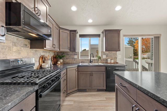 521 N Calvin Ln, Spokane Valley, WA 99216